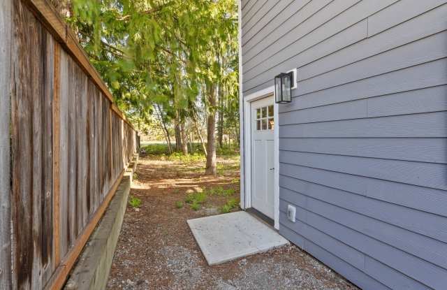 900 Westwood Drive - 2 photos photos