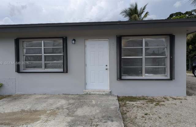 1011 NW 9th St - 1011 Northwest 9th Street, Homestead, FL 33030