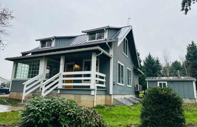 Charming Vintage Farm House - 310 Scott Hill Road, Woodland, WA 98674