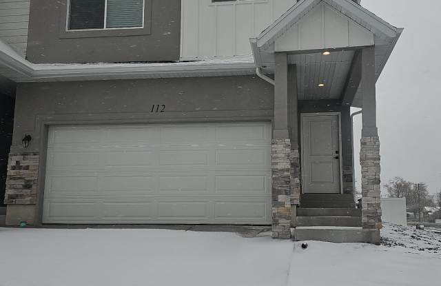 112 E 730 N - Upstairs - 1 photos photos