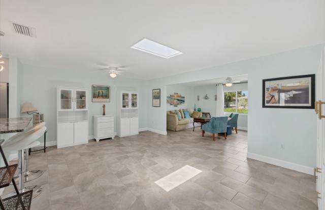 GORGEOUS UPDATED VILLA -VILLAGE IN THE PINES ON BENEVA photos photos