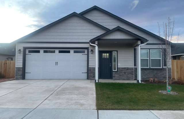 COMING SOON! SPACIOUS, LOVELY REDMOND HOME! GREAT LAYOUT! - 3327 Northwest 9th Street, Deschutes County, OR 97756