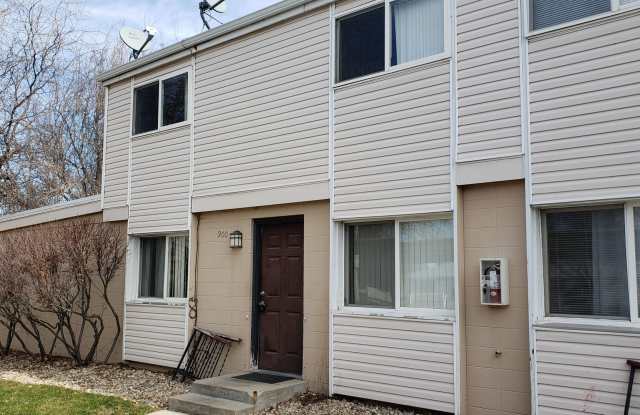 Clean 2 bedroom - 900 South Curtis Road, Boise, ID 83705