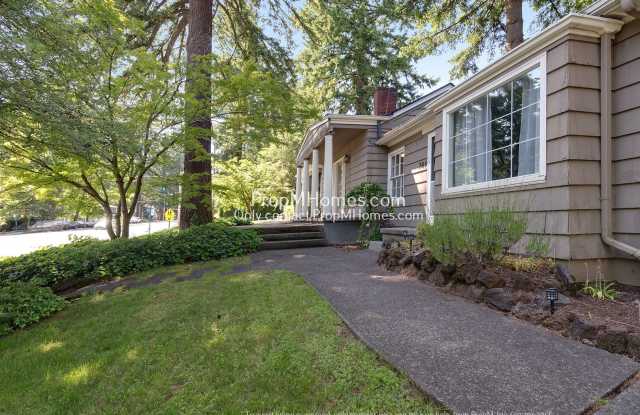 Charming Three Bedroom Duplex In First Addition Of Lake Oswego! - 765 A Avenue, Lake Oswego, OR 97034
