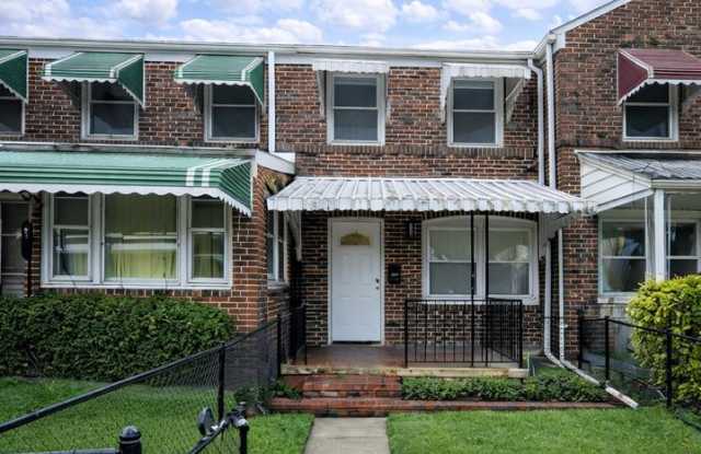 Charming Updated 2BR Rowhome with Modern Kitchen  Washer/Dryer photos photos