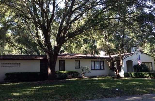 FALL 2026!!! Walk to the Gator Games from this 6 bedroom home! photos photos