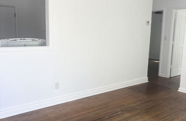 3049 Northeast 15th Street Gallery 2