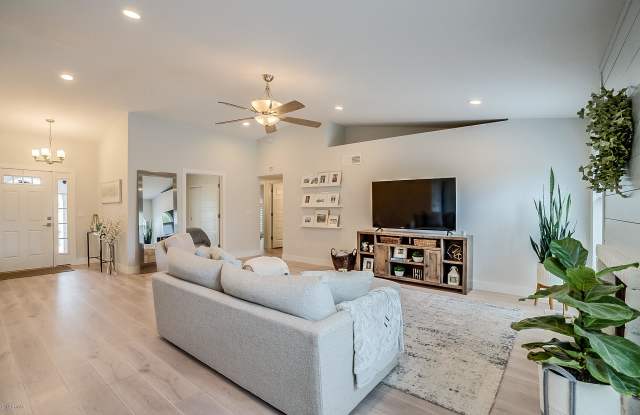 5813 E NISBET Road Gallery 3
