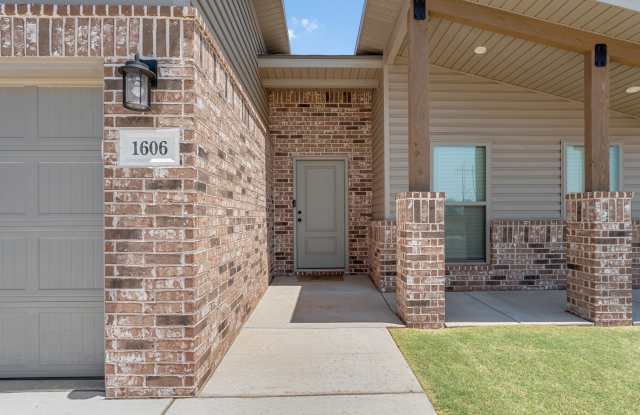 1606 N Dover Ave, Lubbock, TX 79416- Gorgeous new build!! Gallery 3