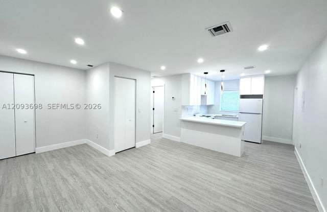 215 Zamora Ave Gallery 1