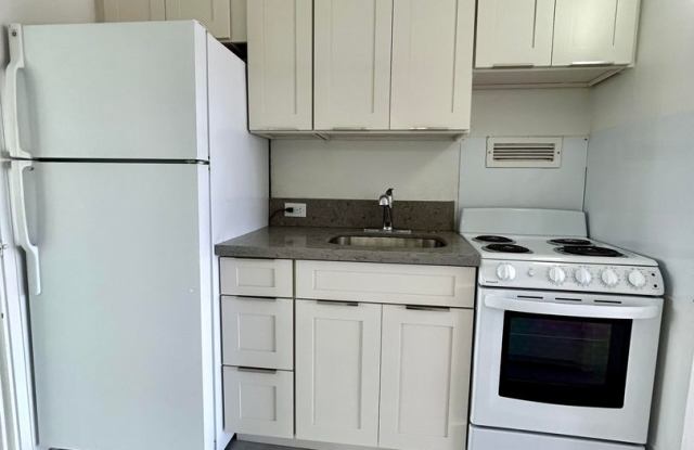 Renovated, 1 Bedroom / 1 Bath convenient location! Available NOW (Rent includes Electricity) photos photos