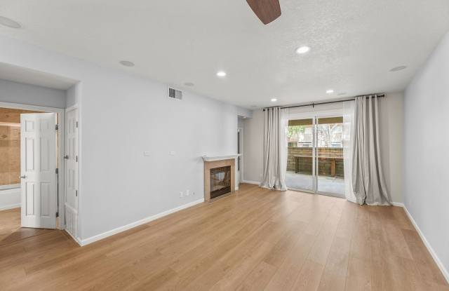 Gorgeous 2 Bedroom Home in the Gated Las Ventanas Community of Valencia! Gallery 1