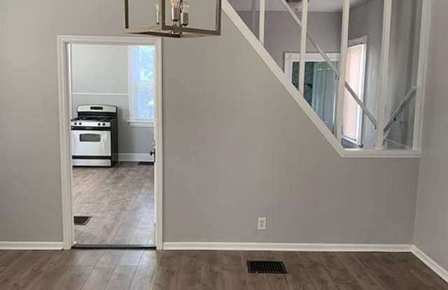 Beautifully Renovated 3-Bedroom Home with Off-Street Parking in South City Gallery 4