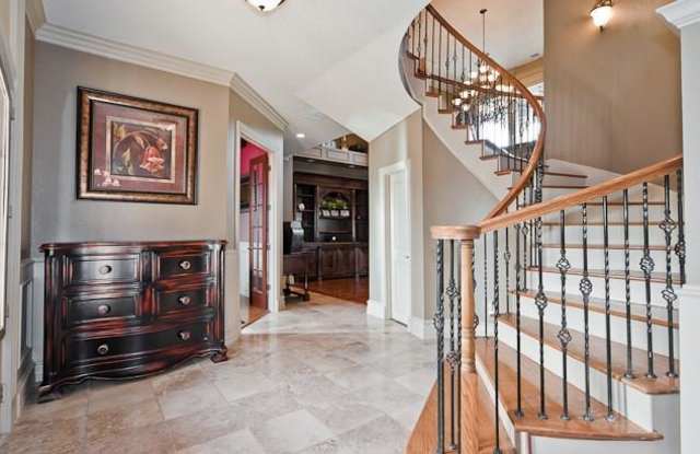 2125 Grand View Court Gallery 3