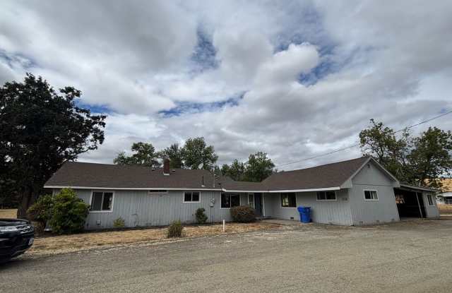 Country setting 3 bed 2 bath mobile - 3046 Roberts Creek Road, Douglas County, OR 97470