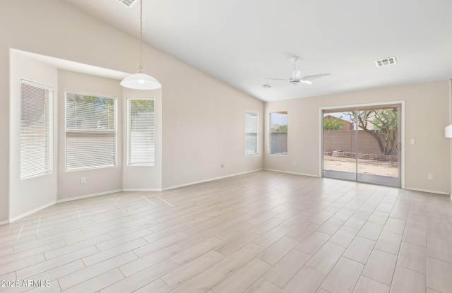 1576 E GABRILLA Drive Gallery 4