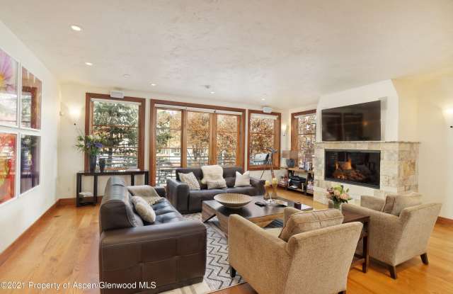 712 S Galena Street, A photos photos