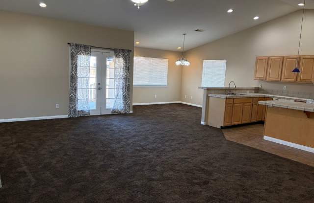 Spacious 3 bdrm/2 bath Home w/Large Primary Suite & Fenced Yard $1800 Monthly Rent Gallery 4