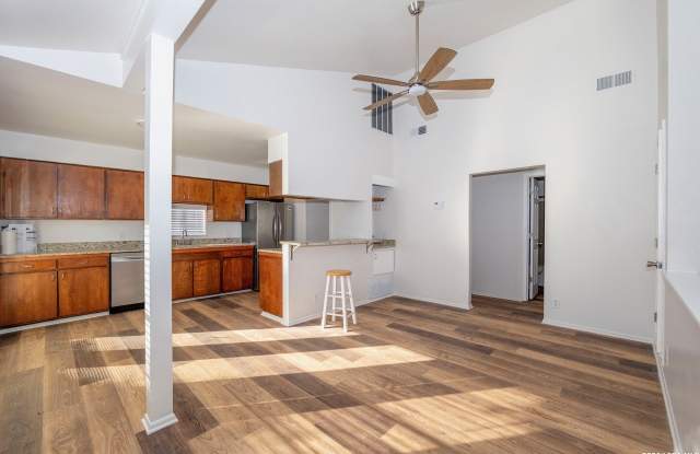 538 W Elsmere photos photos