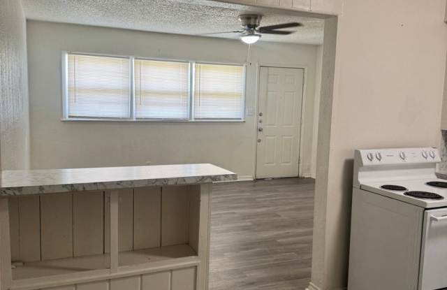 Centrally Located 2 bedroom 1 bathroom house! photos photos Centrally Located 2 bedroom 1 bathroom house! photos photos