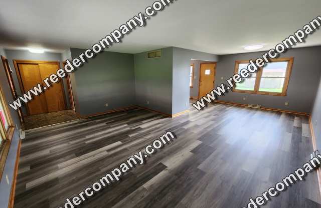 Spacious/Newly renovated 3 bedroom 2 bathroom house Gallery 4