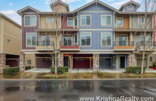 Lovely 2 BR* 2.5 BA Townhome in Hillsboro, Minutes from Orenco Station! **Excellent Location!** photos photos