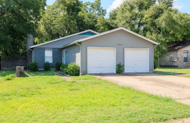 Spacious 3-Bedroom Townhome in Prime Round Rock Location – 2 Weeks Free Rent! photos photos
