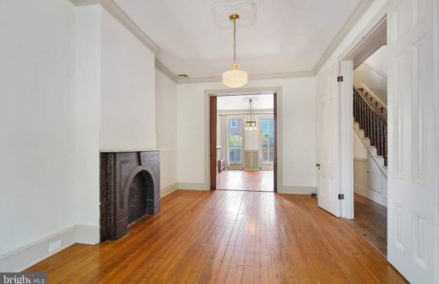 405 CONSTITUTION Avenue NE Gallery 4