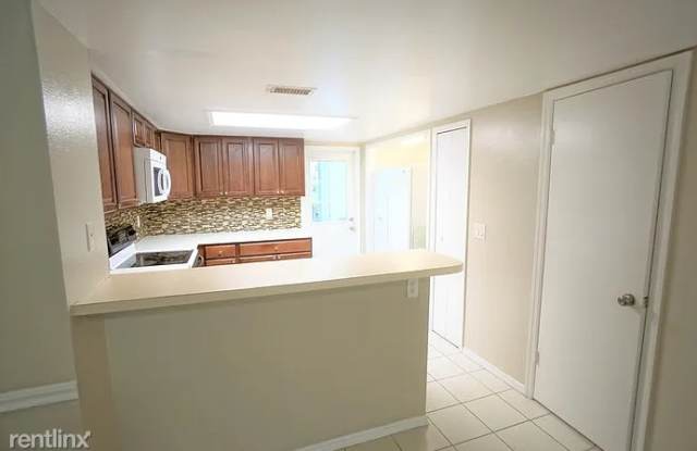 7624 Colonial Court Gallery 4