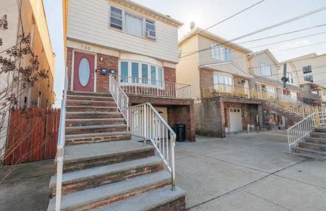 700 AVENUE E photos photos