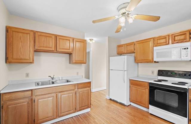 78 Essex St unit: 2 photos photos