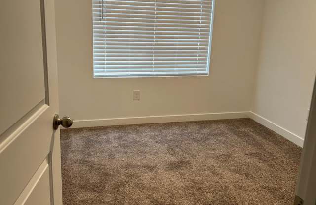 Charming Townhome Gallery 4