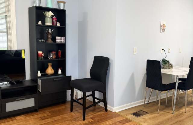 297 N 9th. unit 2 Street Gallery 3