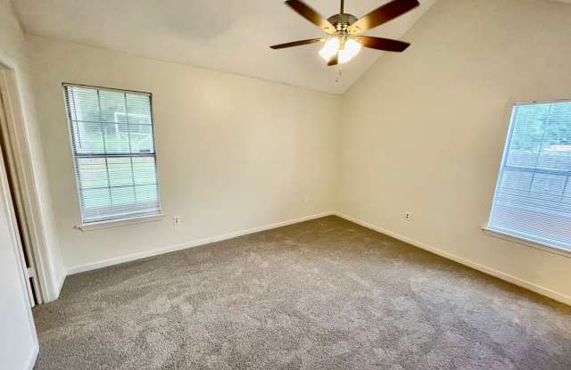 3/2 With Large Office Available in Brandon! Gallery 3