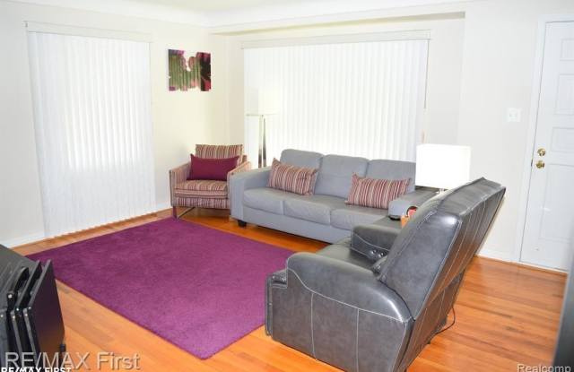 2666 Catalpa Drive Gallery 2