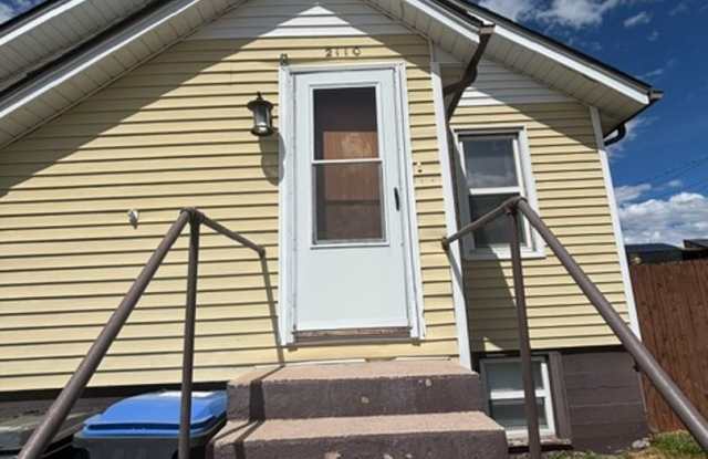PM 145-1     2110 E. 13th Street Upper Unit Gallery 3