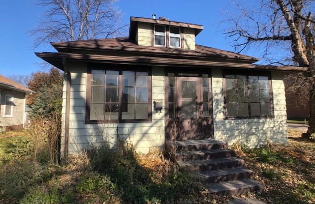 1702 4th Ave N - 1702 4th Avenue North, Grand Forks, ND 58203