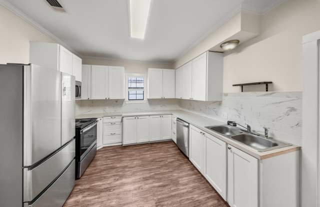 2 Bedroom House near the Levee in Port Allen Super cute with a fenced in yard photos photos