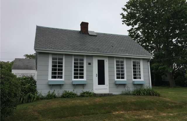 13 Draper Avenue - 13 Draper Avenue, Newport East, RI 02842
