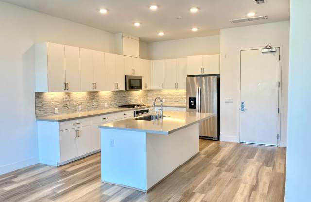 $3690 / 2 BR BRAND NEW PENTHOUSE CONDO AT METRO CROSSINGS - 45128 Warm Springs Boulevard, Fremont, CA 94539