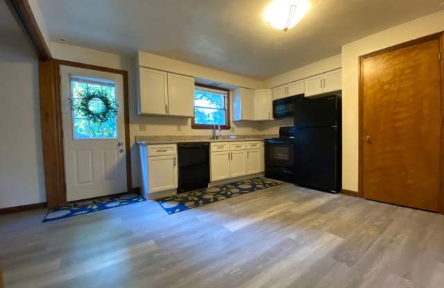Spectacular 2 BR / 1.5 BR Townhouse in Latrobe! Washer  Dryer Provided! Call Today! photos photos