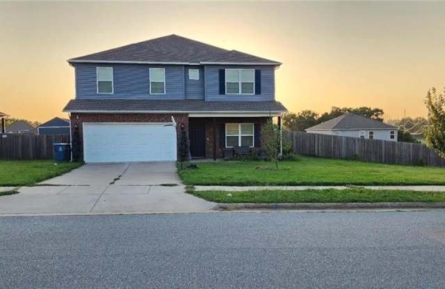 702  SW Loudon  DR photos photos
