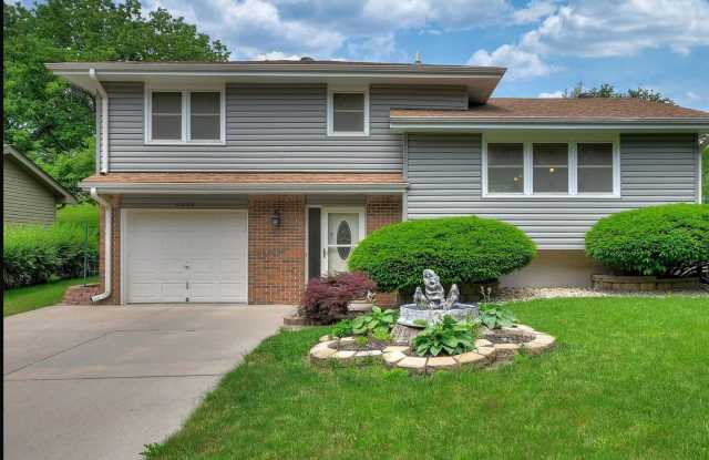 4 bedroom Millard South Home! photos photos