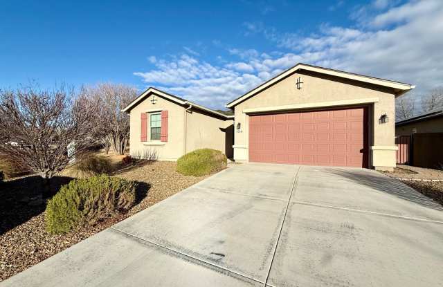 Beautiful 4-bedroom, 2.5-bathroom home located in the desirable Highlands Ranch in Chino Valley. photos photos