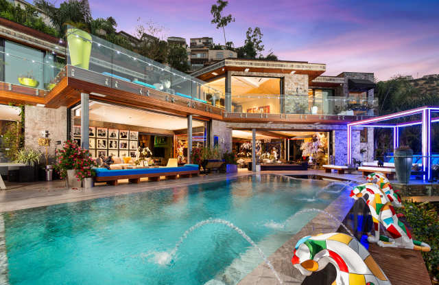 8356 Sunset View Dr - 8356 Sunset View Drive, Los Angeles, CA 90069