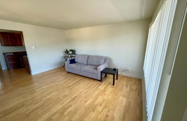 Modern Elegance with Bay Views: Charming 1 Bed, 1 Bath in Tacoma, WA Gallery 3