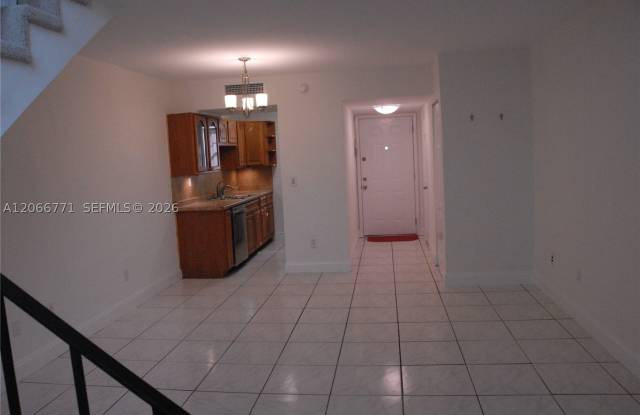 10907 N Kendall Dr Gallery 2