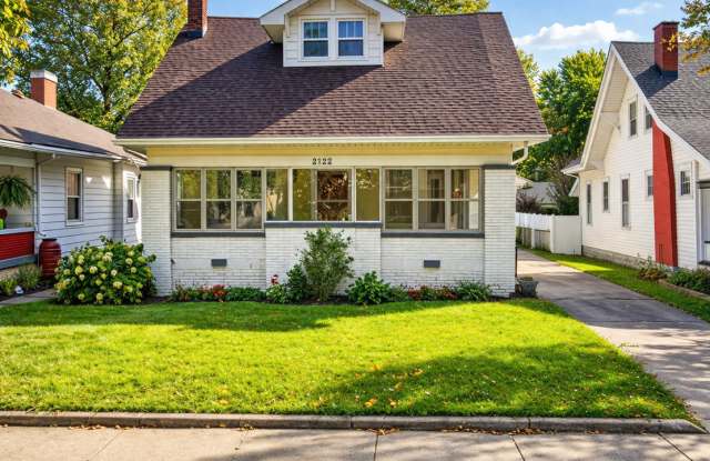 Charming 2-Bedroom Home with Hardwood Floors & Private Driveway! photos photos