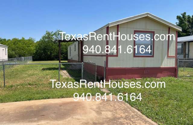 PET FRIENDLY - Pets are welcomed in this 3 bedroom 2 bath home with fenced yard Gallery 1