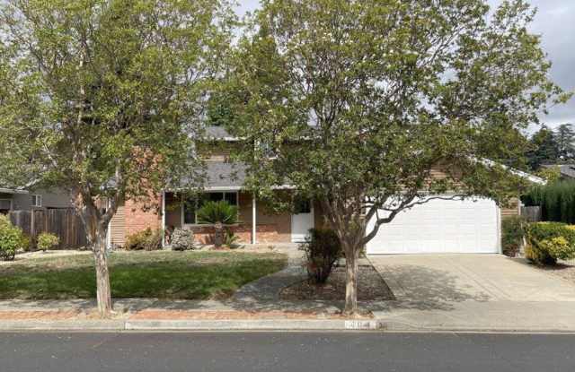 Nice 4 bedroom 2 bathroom home with sparkling pool. 1937 sq ft on Pleasant Hill Border photos photos